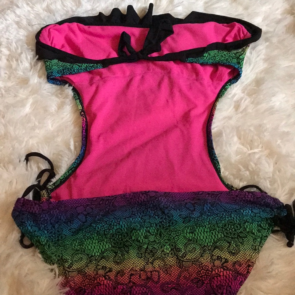 Bikini - Picture 2 of 2